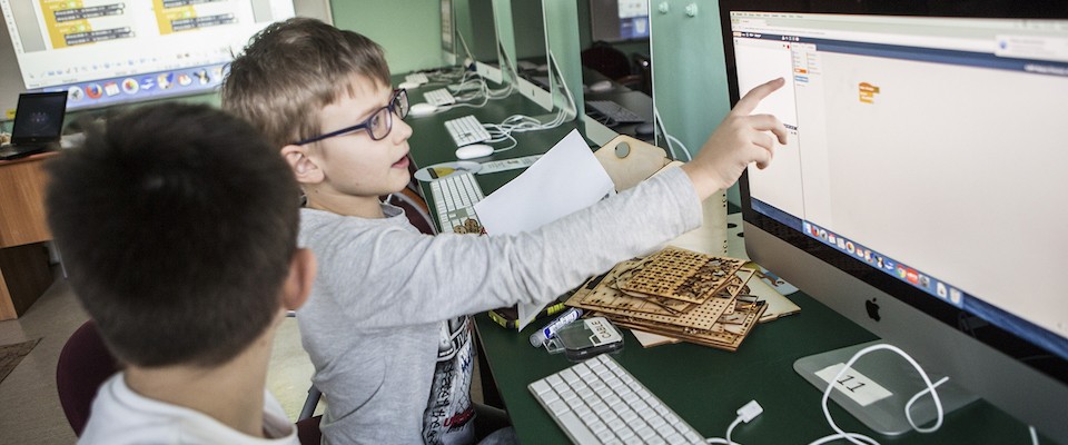 Uczymy programowaniaRazem z Fundacją Orange prowadzimy program #Superkoderzy w szkołach podstawowych.